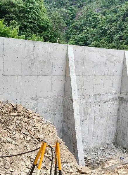 许昌鄢陵县重力式挡土墙